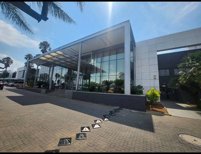1,731M² OFFICE TO LET IN NOORDWYK